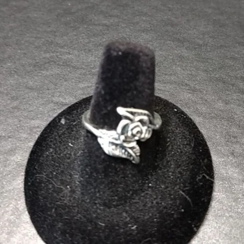 Unbranded pretty silver